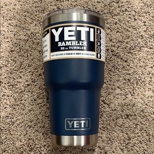 Brand New Yeti Rambler 30 oz Tumbler Mug Navy Blue